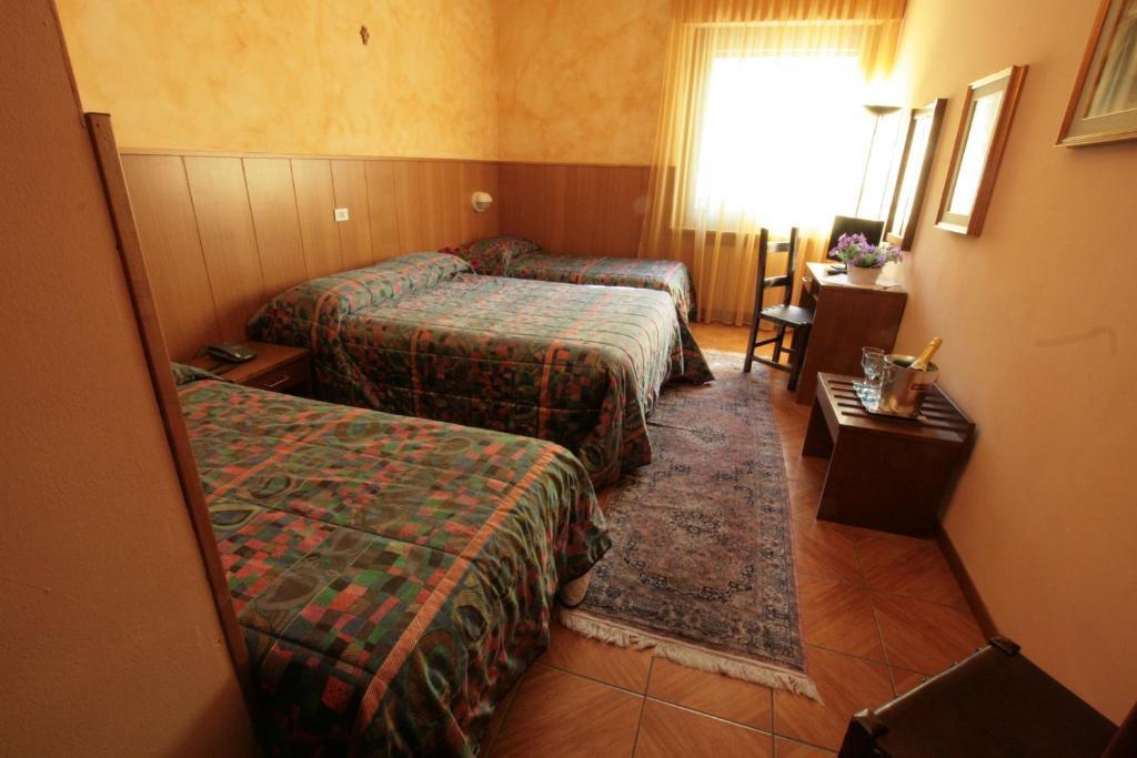 Hotel Sarre Szoba fotó