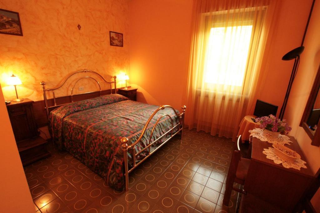 Hotel Sarre Szoba fotó