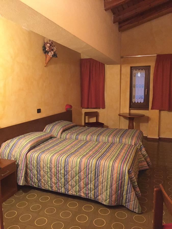 Hotel Sarre Kültér fotó